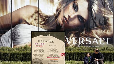 versace problemi con la cina|Versace apologises after T.